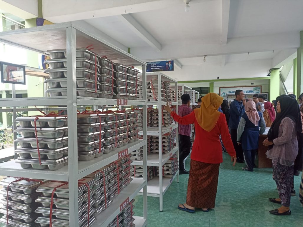 Read more about the article Antusiasme Luar Biasa, 1496 Siswa SMKN 3 Madiun Rayakan Makan Bergizi Gratis Perdana